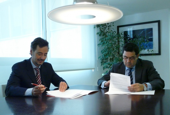 firma-del-acuerdo-fundacin-laboral-e-issco_15julio2013_560